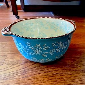 Temptations 2.5 qt floral lace bakeware